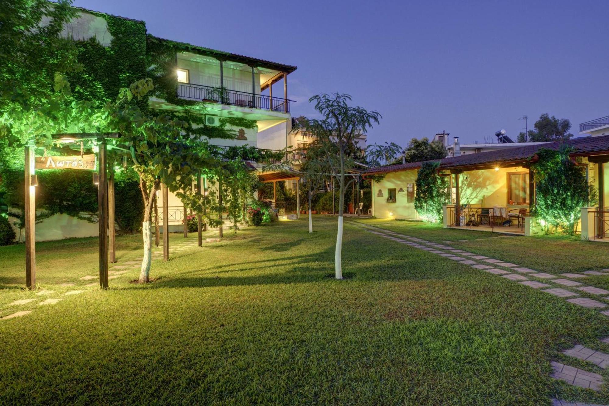 סטאברוס Lotos Apartments מראה חיצוני תמונה