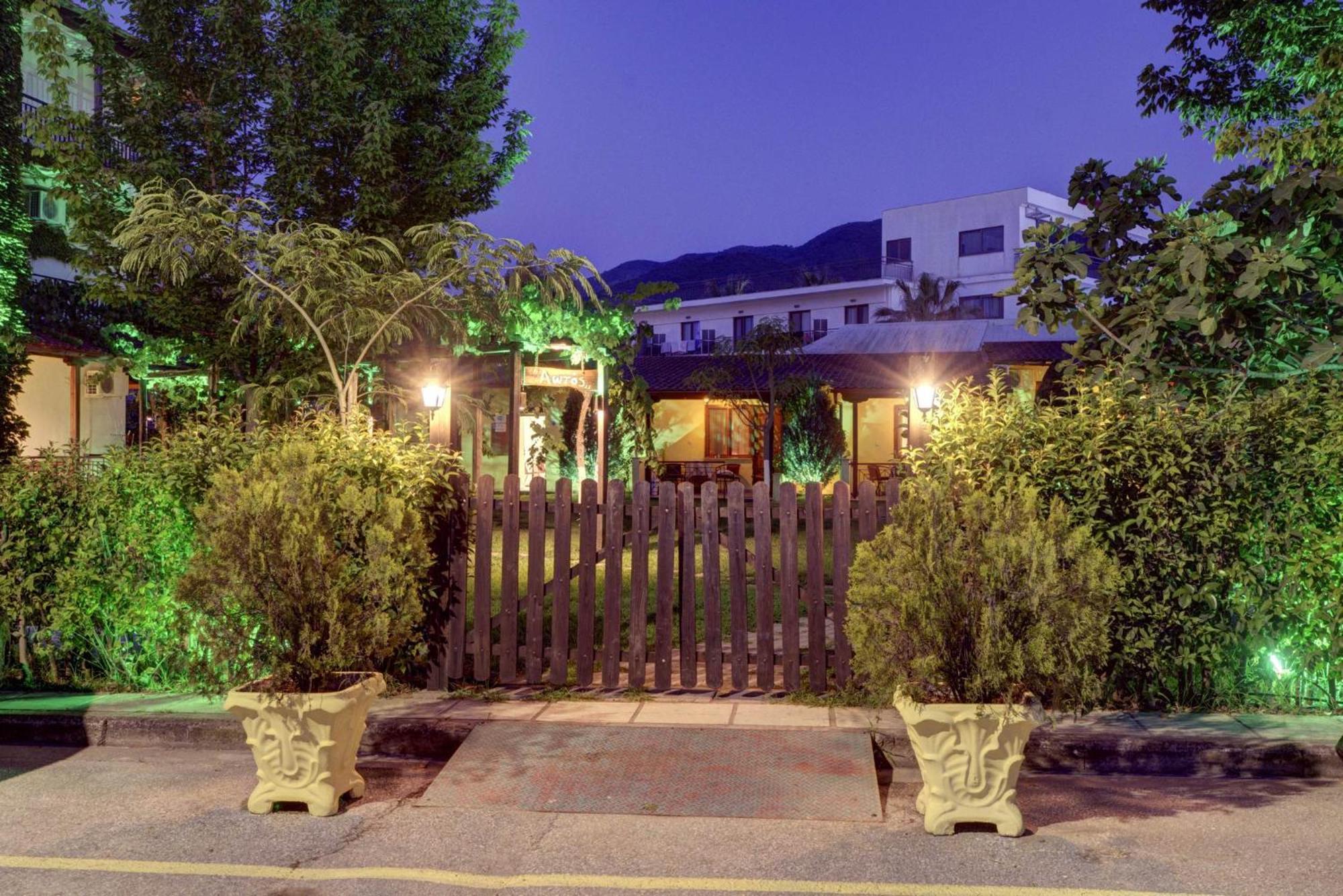 סטאברוס Lotos Apartments מראה חיצוני תמונה